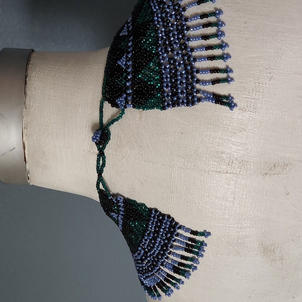 Hand-beaded statement necklace - Picture 4 of 5